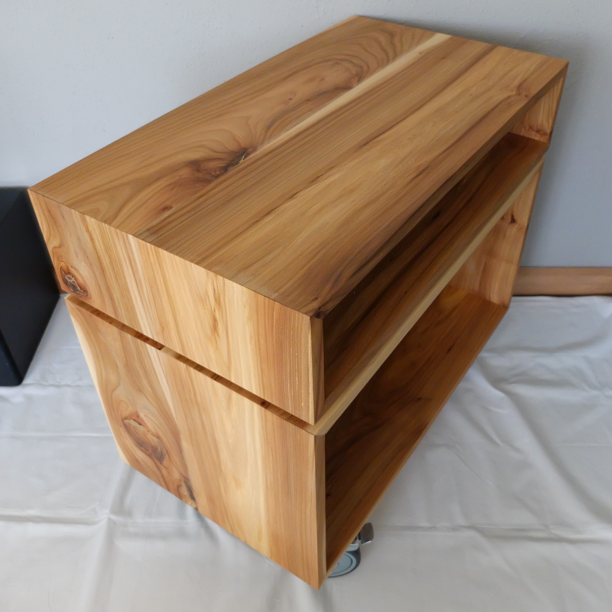 TV stereo meubel kastje verijdbaar kastje iepenhout